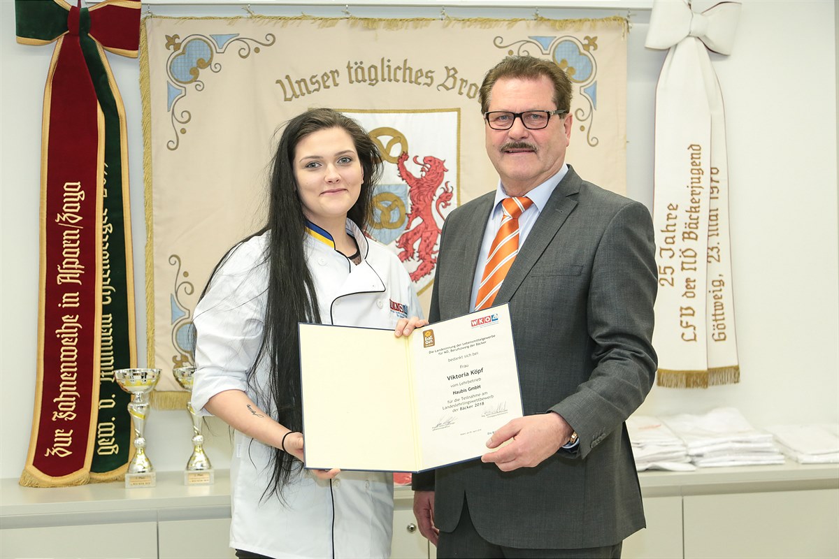 Gewinnerin der Kategorie beste Praktikerin Viktoria Köpf und Landesinnungsmeister KommR Johann Ehrenberger